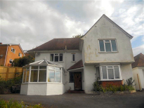 A house in need of decoration (2013)